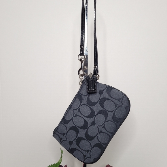 Coach Signature Corner Zip Wristlet With Black Jacquard Fabric Graphics - Picture 2 of 6